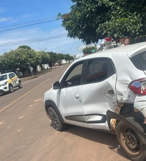 Invasão de preferencial termina em acidente no centro de Colíder