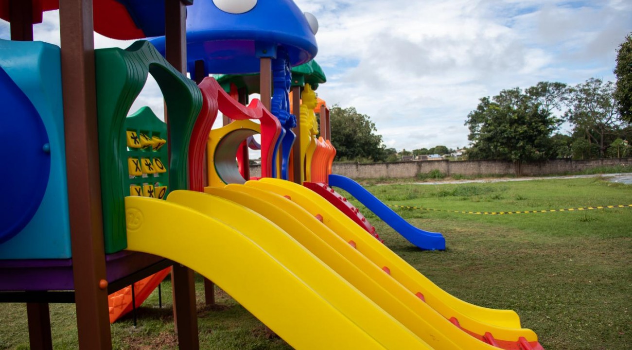 Escola Darcy Ribeiro e Guarantã do Norte recebe novo playground infatil