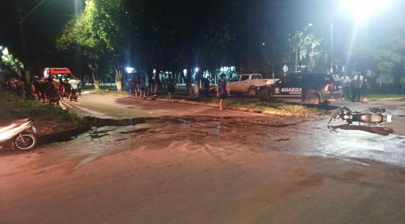 Grave colisão entre caminhonete e moto deixa ferido em Colíder
