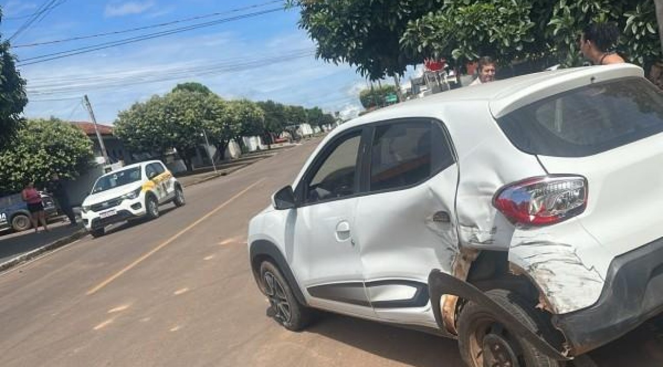 Invasão de preferencial termina em acidente no centro de Colíder