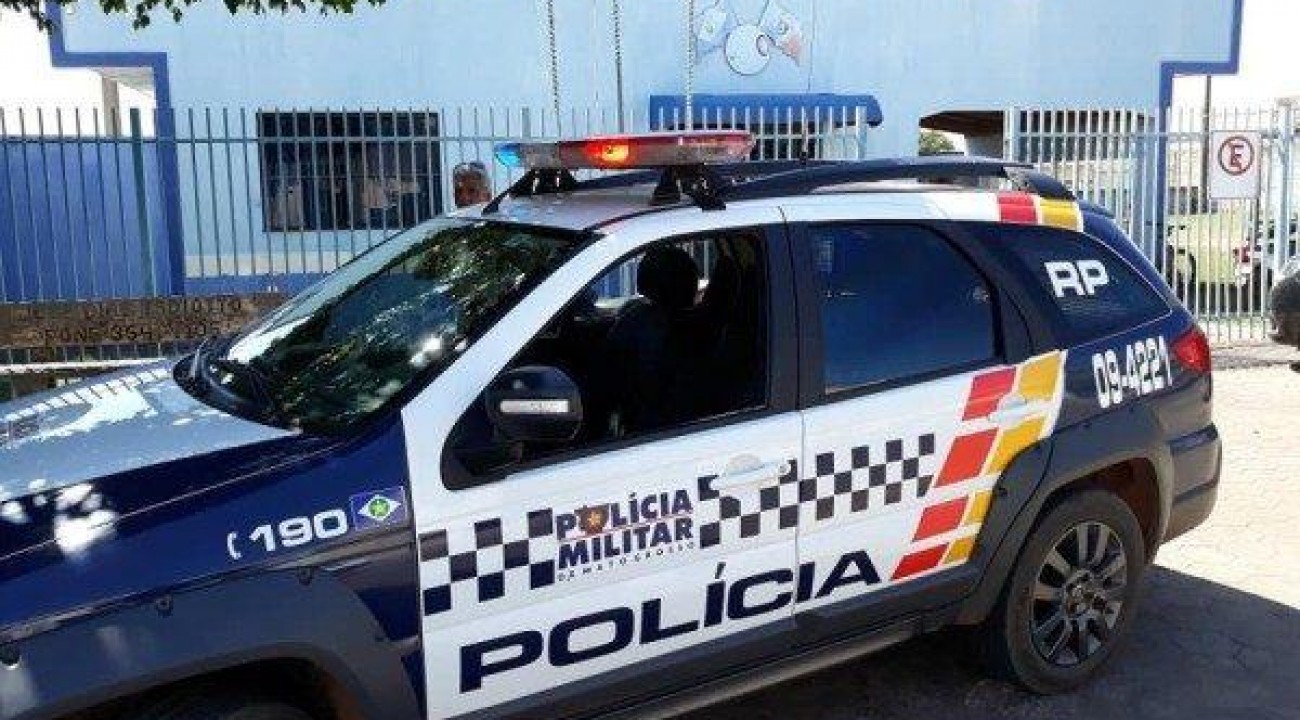 Acidente envolve motocicleta e caminhonete em cruzamento de Colíder