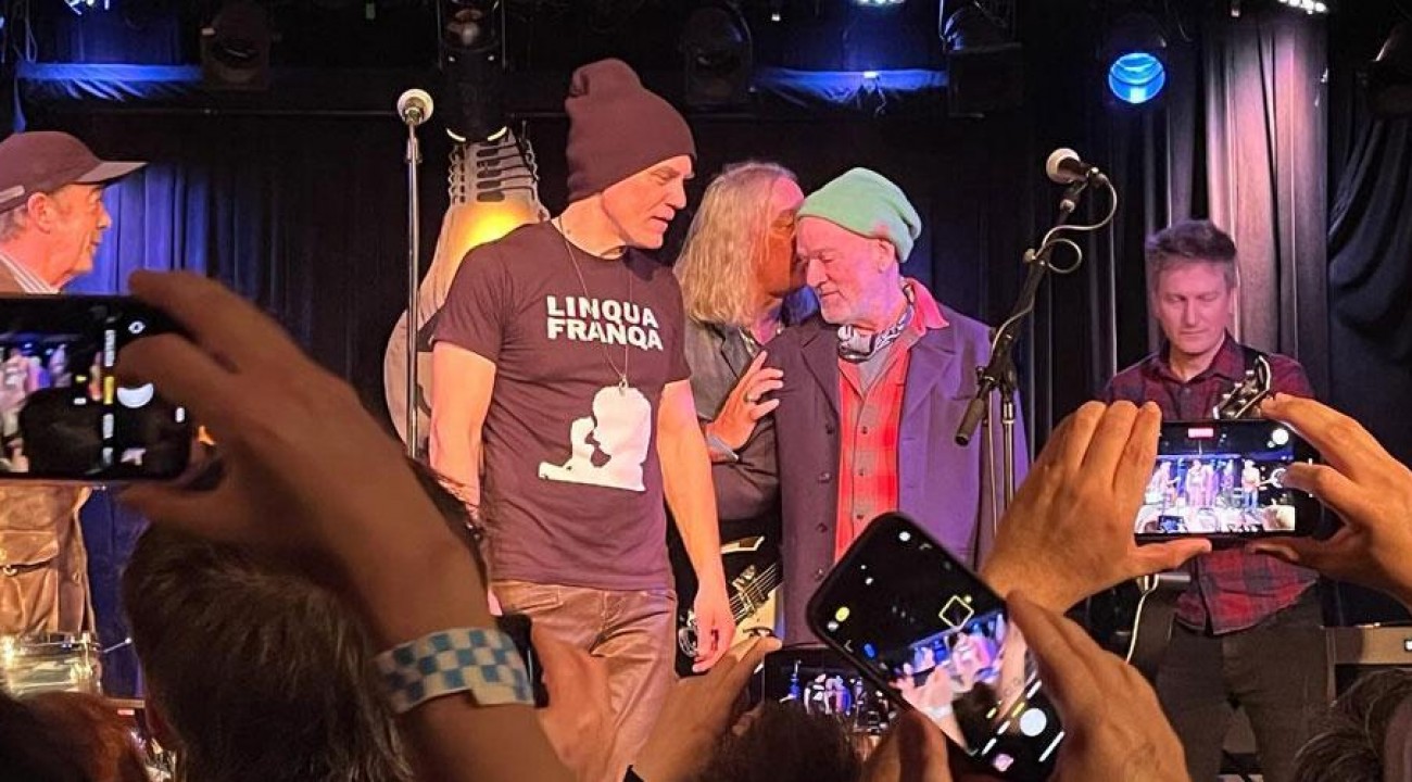 Integrantes do R.E.M. se reúnem em show tributo